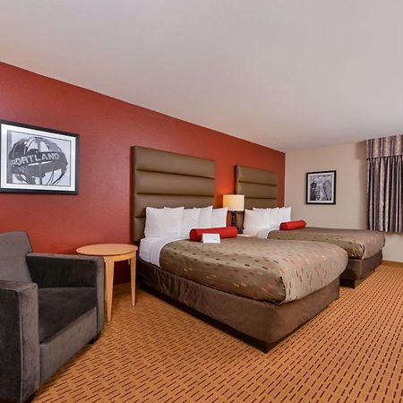 Clackamas Inn And Suites Ngoại thất bức ảnh