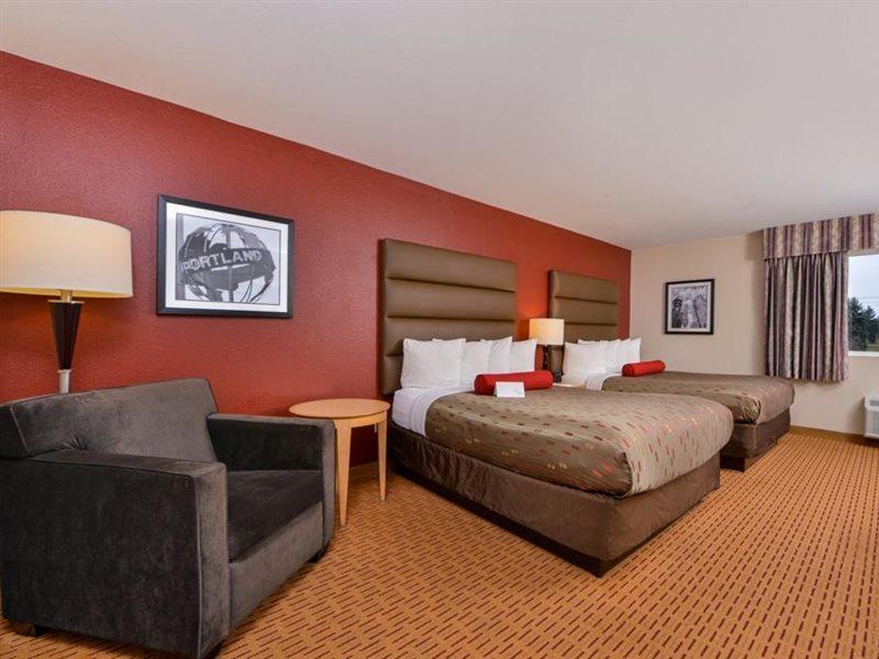 Clackamas Inn And Suites Ngoại thất bức ảnh