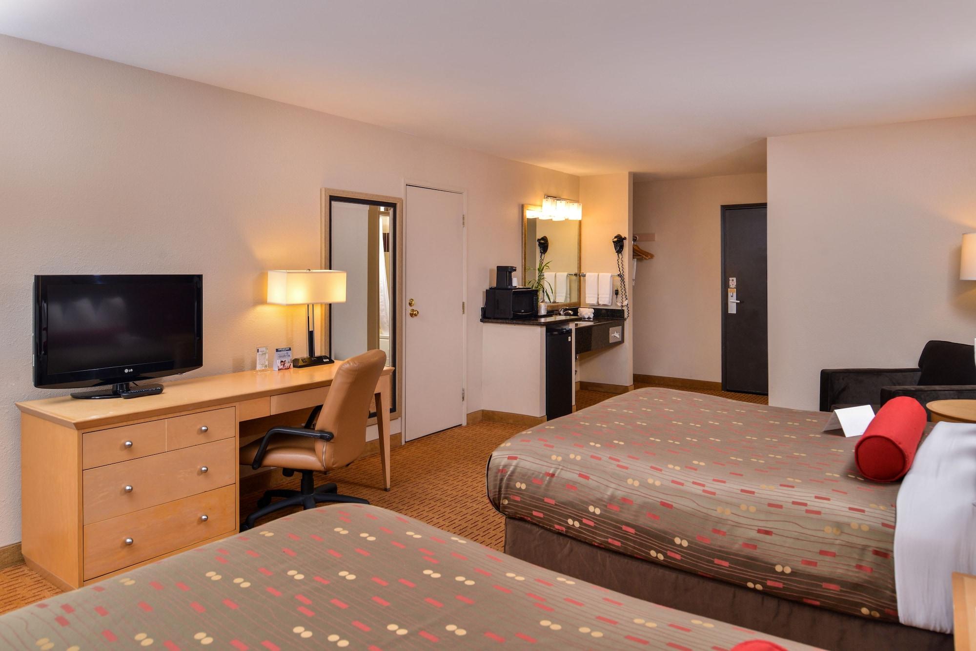 Clackamas Inn And Suites Ngoại thất bức ảnh