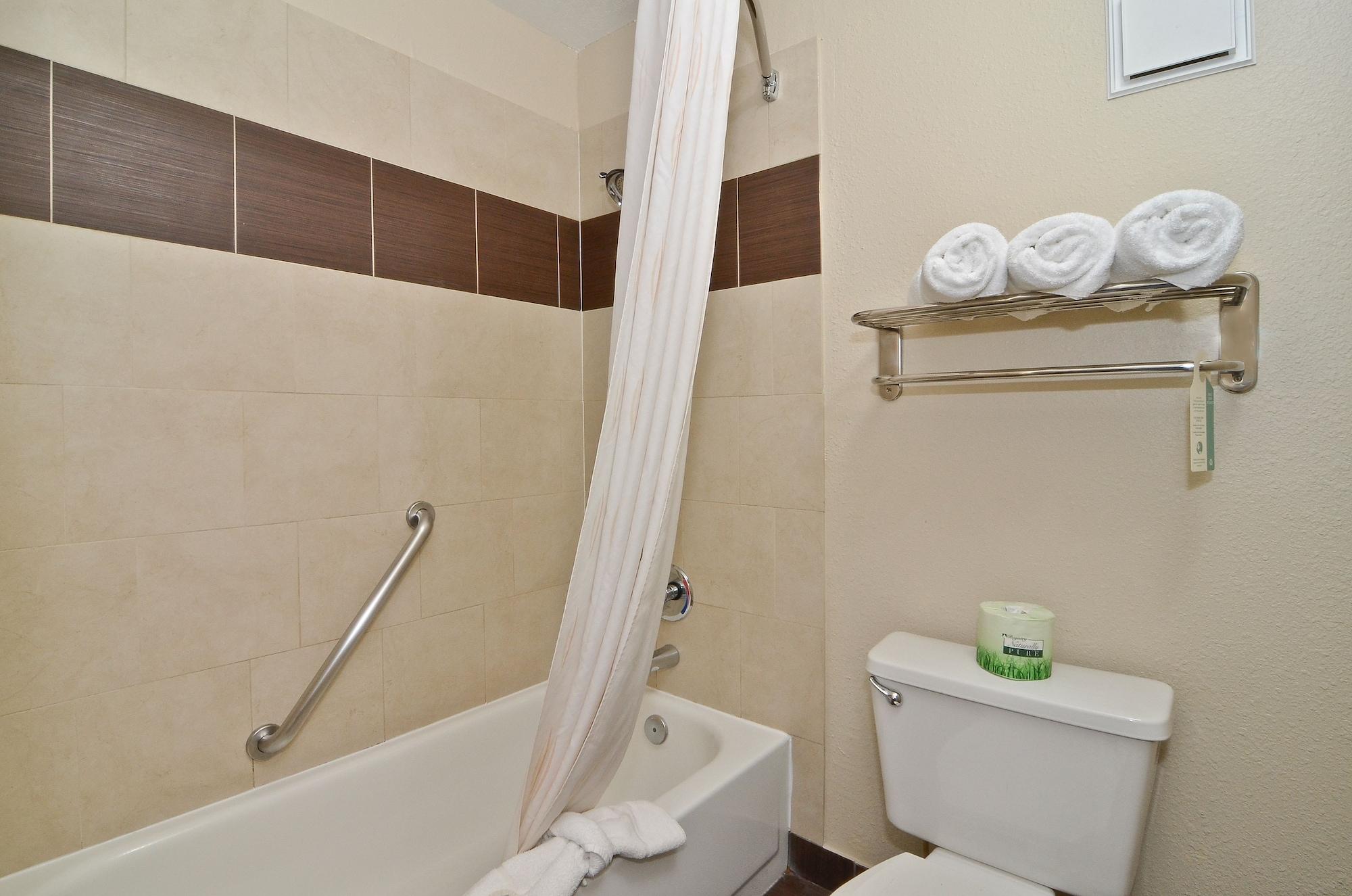 Clackamas Inn And Suites Ngoại thất bức ảnh