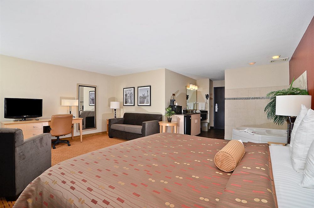 Clackamas Inn And Suites Ngoại thất bức ảnh