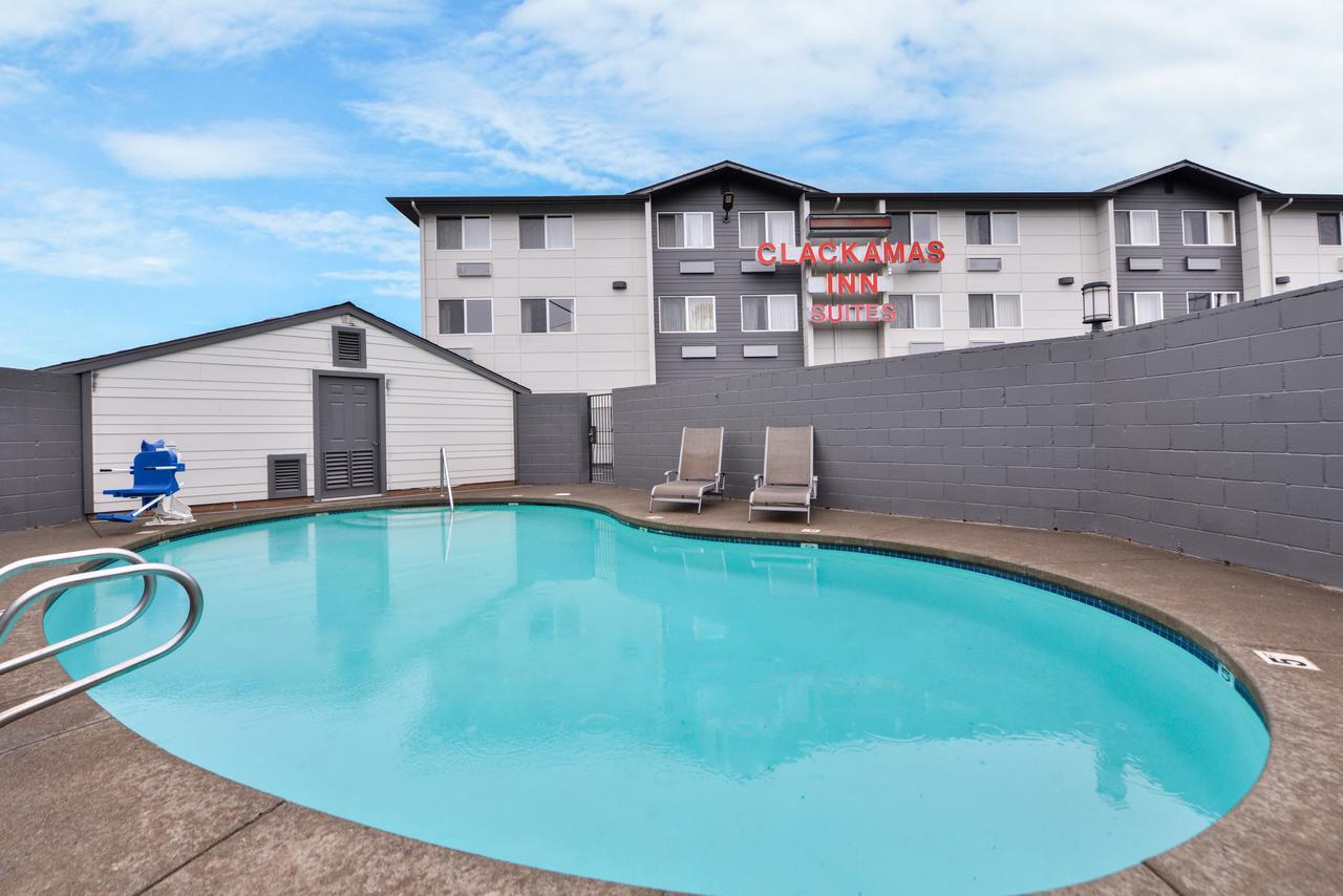 Clackamas Inn And Suites Ngoại thất bức ảnh