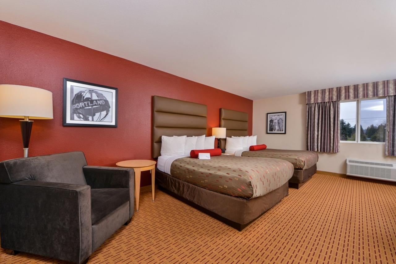 Clackamas Inn And Suites Ngoại thất bức ảnh