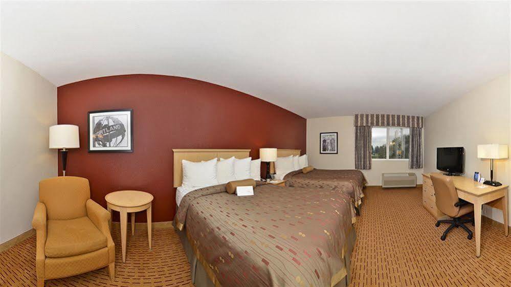 Clackamas Inn And Suites Ngoại thất bức ảnh