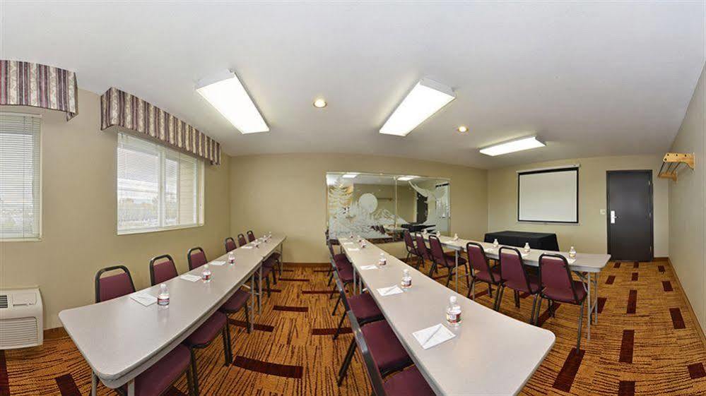 Clackamas Inn And Suites Ngoại thất bức ảnh