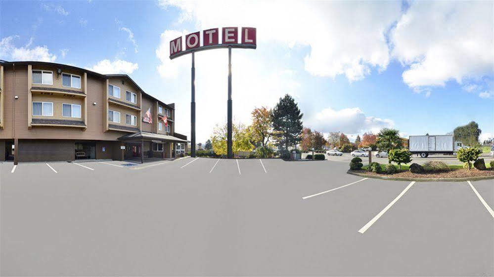 Clackamas Inn And Suites Ngoại thất bức ảnh