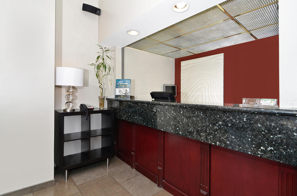 Clackamas Inn And Suites Ngoại thất bức ảnh
