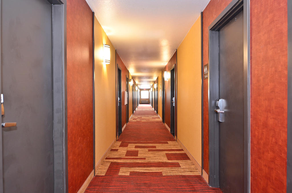 Clackamas Inn And Suites Ngoại thất bức ảnh
